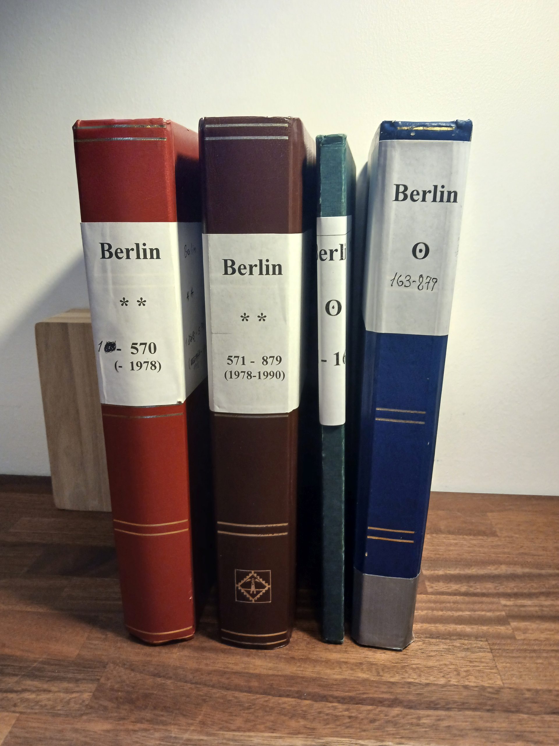 Berlin (499) Lagerbøger med et kæmpe udvalg af frimærker fra denne by.